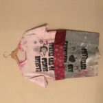 T-shirt con stoffe ricondizionate verde, scritta nera sul petto